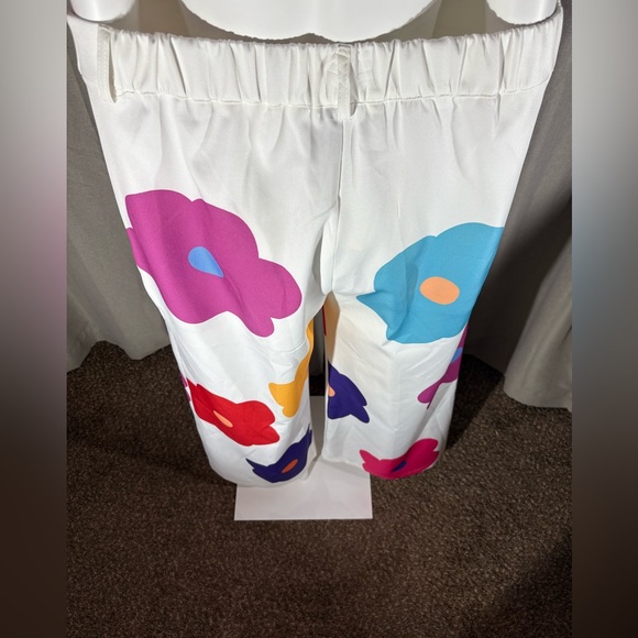 STYLEWE Monochrome Fashion Piece - Picture 3 of 9